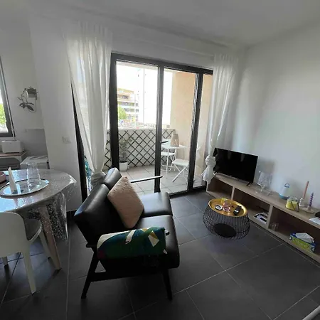 Grand Avec Parking Et Wifi Apartamento